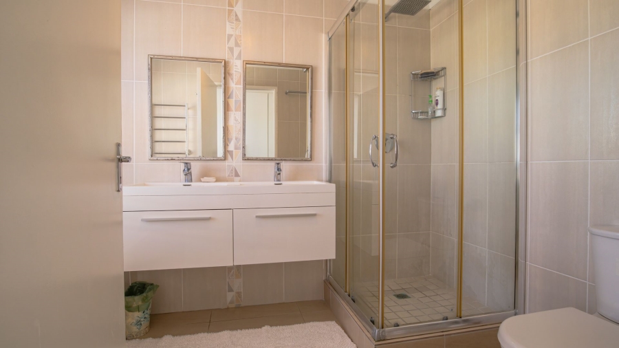 3 Bedroom Property for Sale in Lake Michelle Western Cape